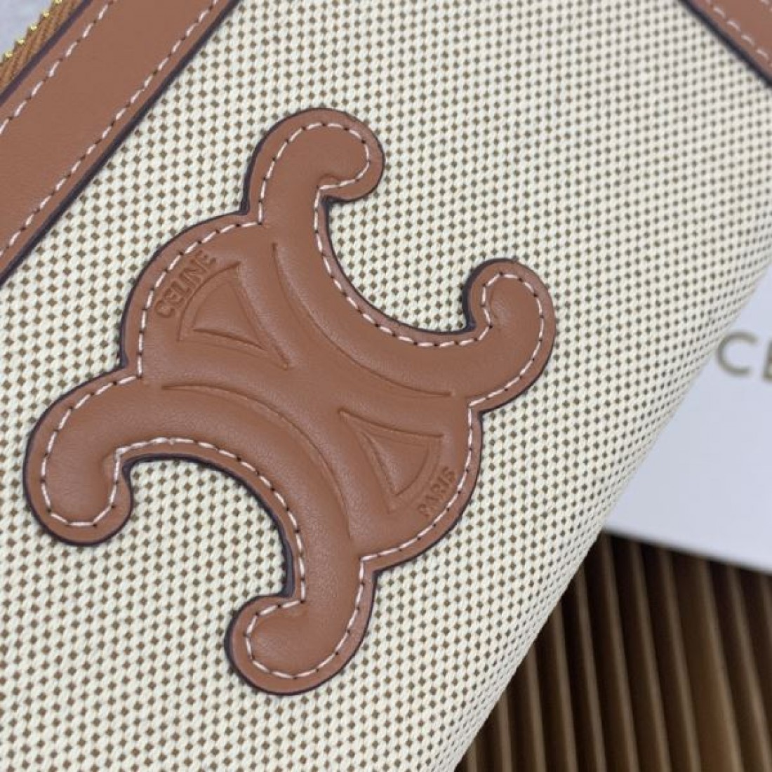 大人可愛い 上品 CELINE セリーヌ コピー 長財布 柔らかい 印象