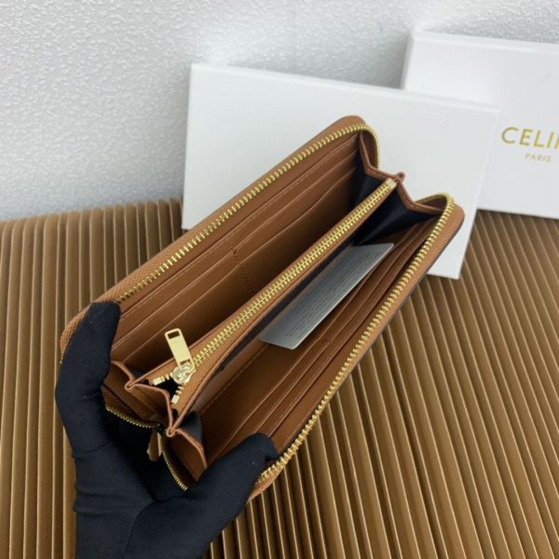 大人可愛い 上品 CELINE セリーヌ コピー 長財布 柔らかい 印象