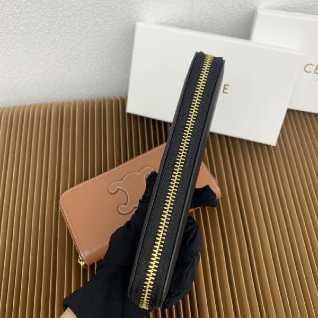  モダン ナチュラル CELINE セリーヌ コピー 長財布 優雅 クリーン