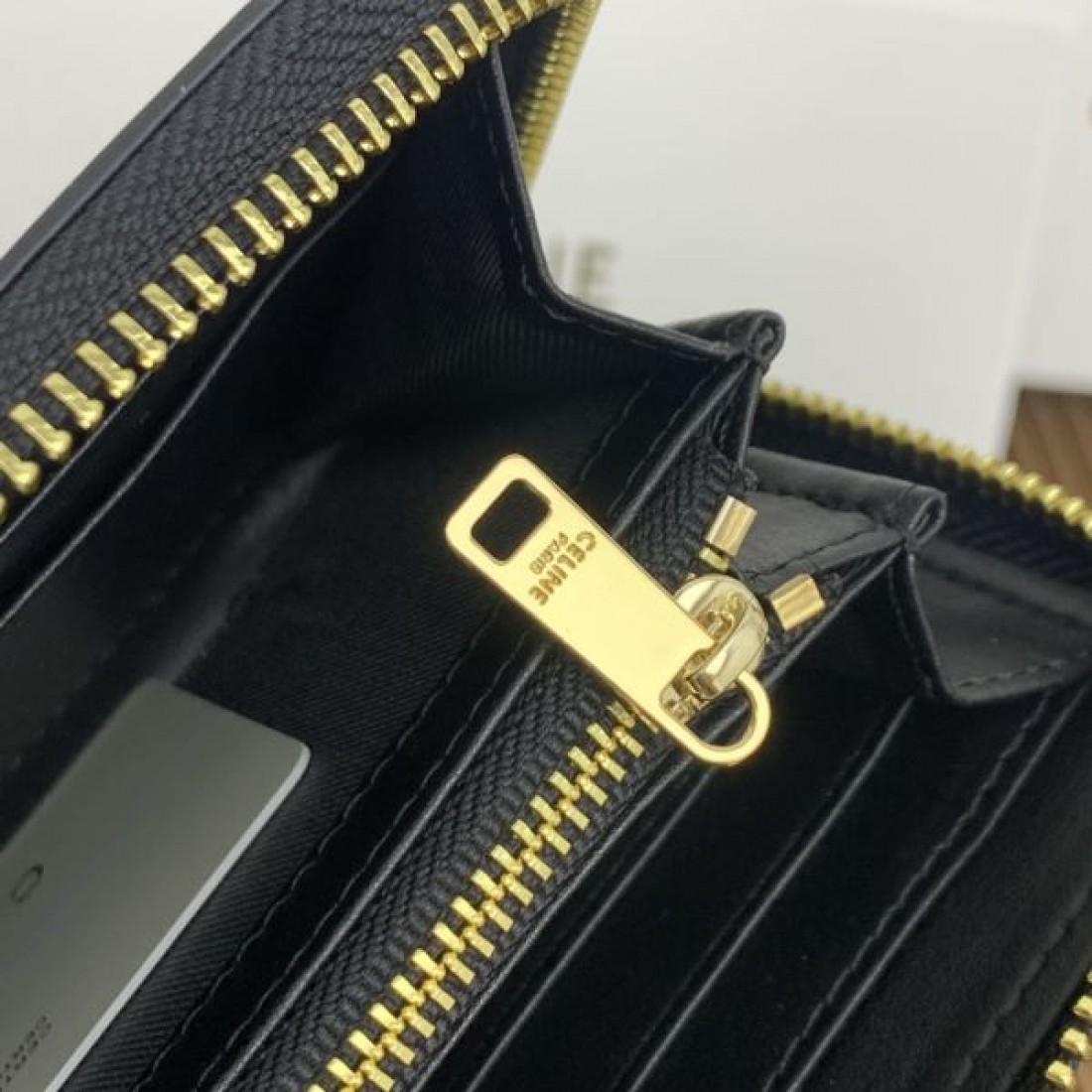  モダン ナチュラル CELINE セリーヌ コピー 長財布 優雅 クリーン