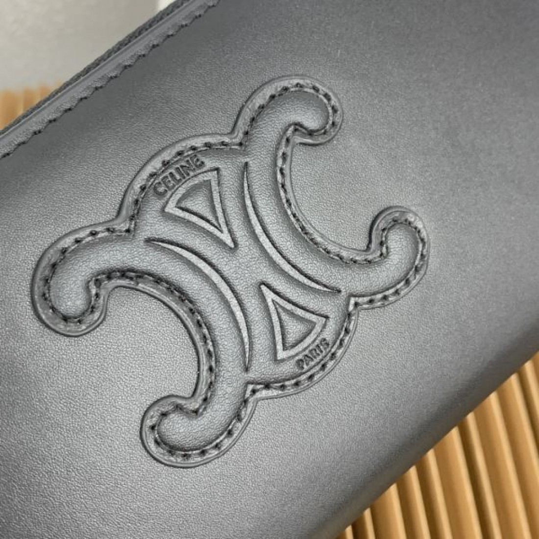  モダン ナチュラル CELINE セリーヌ コピー 長財布 優雅 クリーン