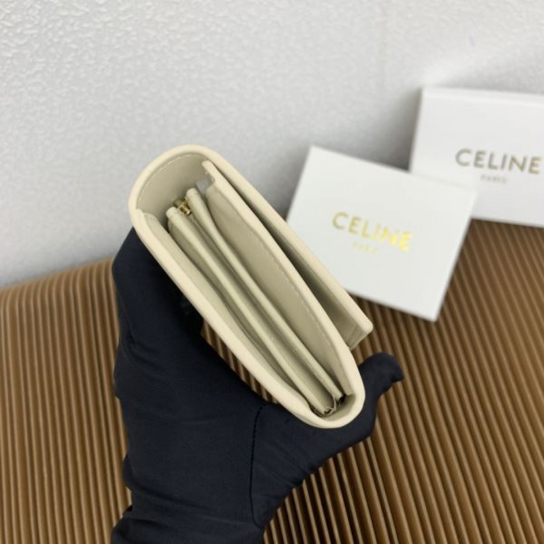 都会的 上質 CELINE セリーヌ コピー 長財布 スマート 高級感