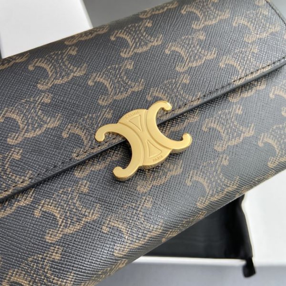 シンプル 上品 CELINE セリーヌ コピー 長財布 大人向け エレガント