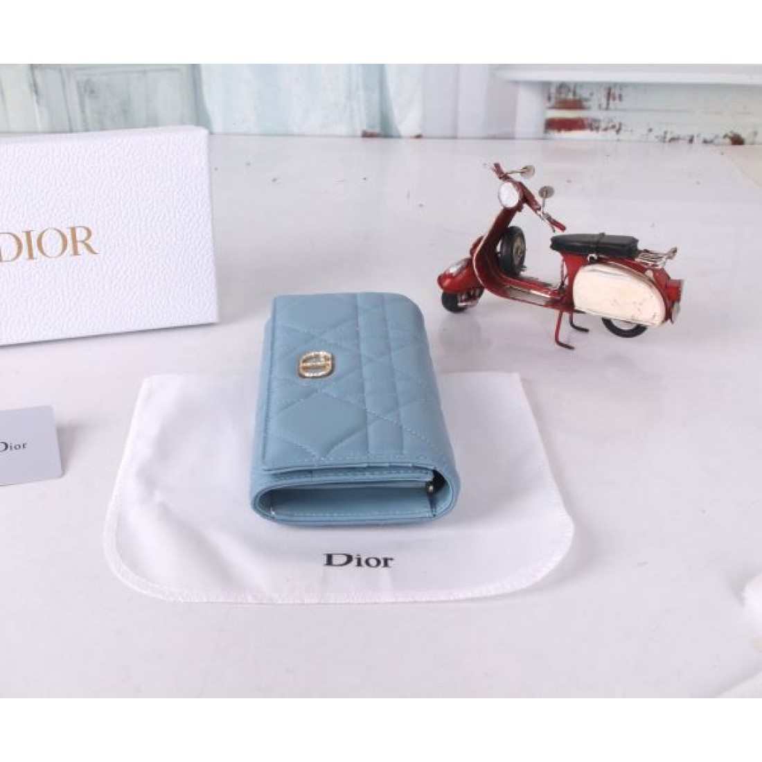 スタイリッシュ 高品質 DIOR ディオール コピー 長財布 洗練された 印象