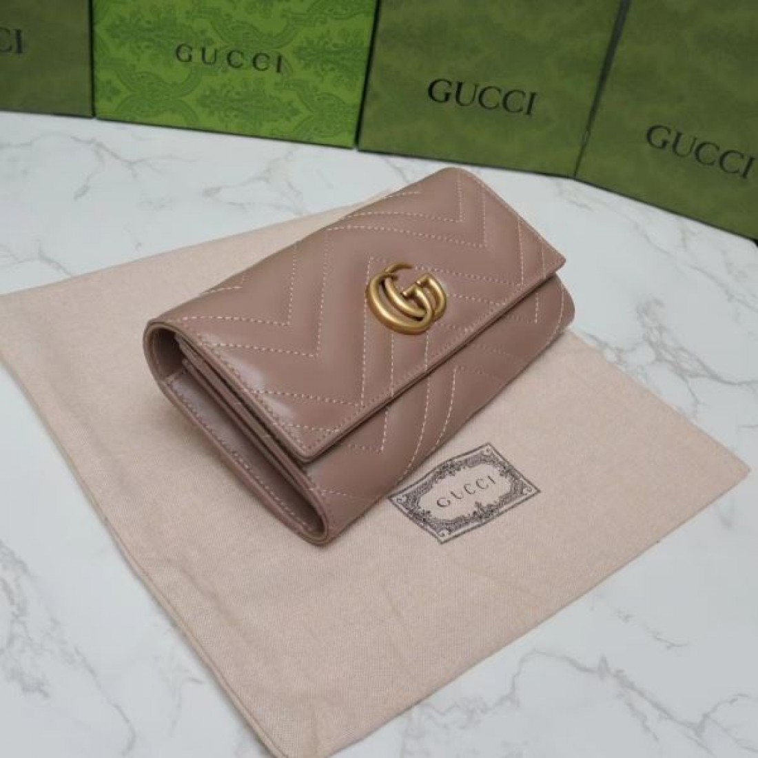 ラグジュアリー 上品 GUCCI グッチスーパーコピー  長財布 高級感 大人向け