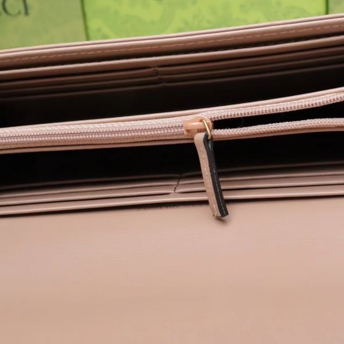 ラグジュアリー 上品 GUCCI グッチスーパーコピー  長財布 高級感 大人向け