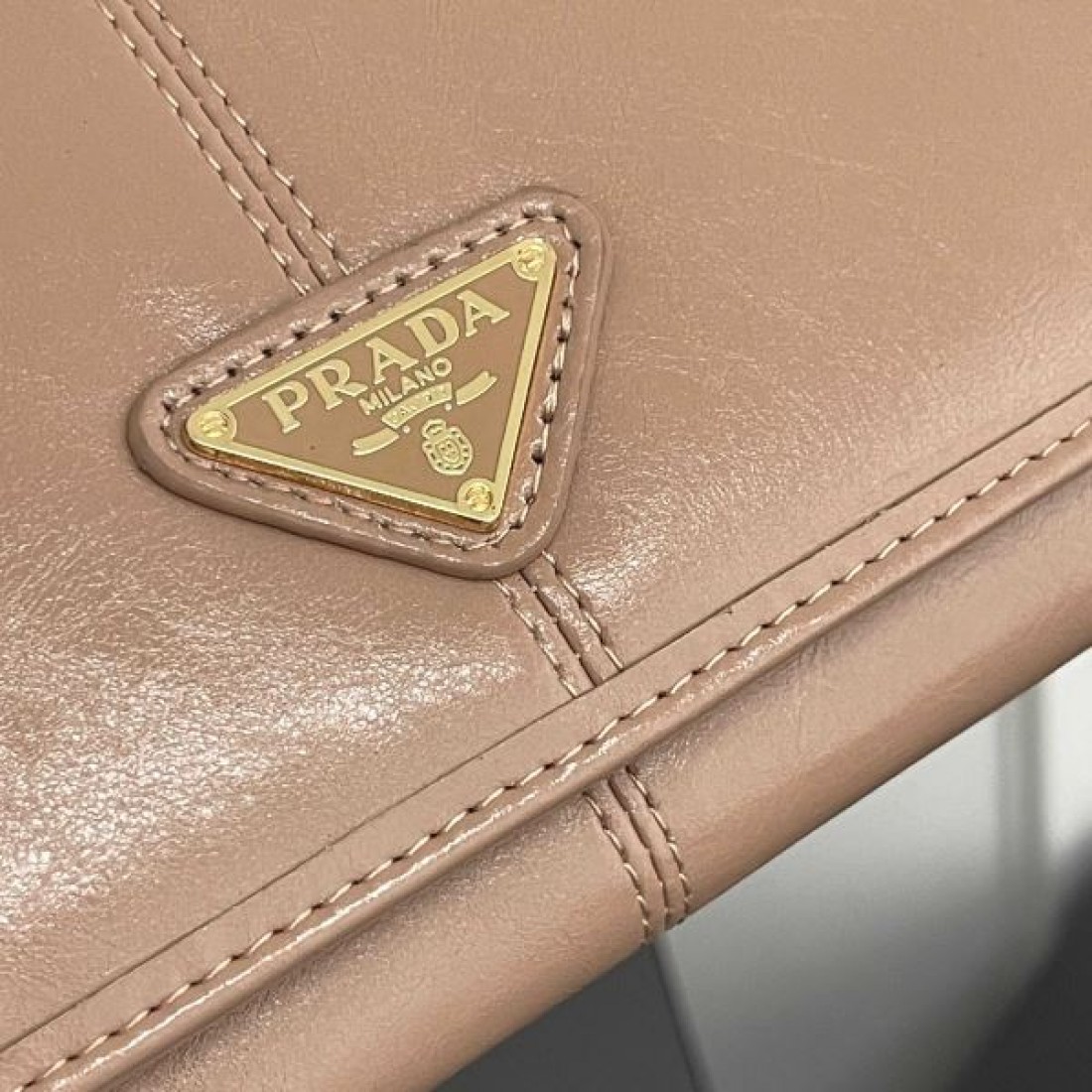  ラグジュアリー 洗練 PRADA プラダ スーパーコピー 長財布 上質 クラシック