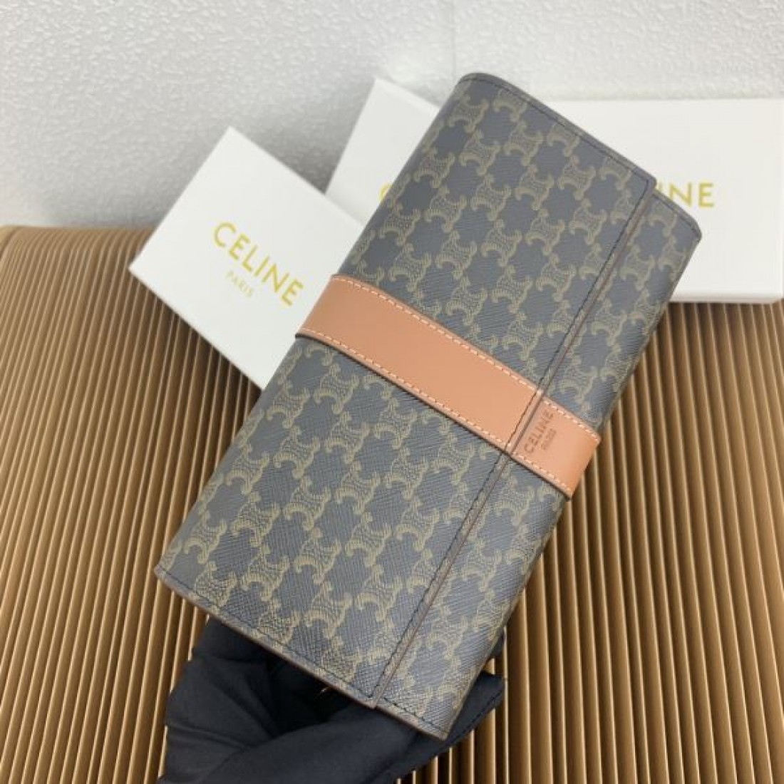 シンプル 上品 CELINE セリーヌ スーパーコピー 長財布 高級感 洗練