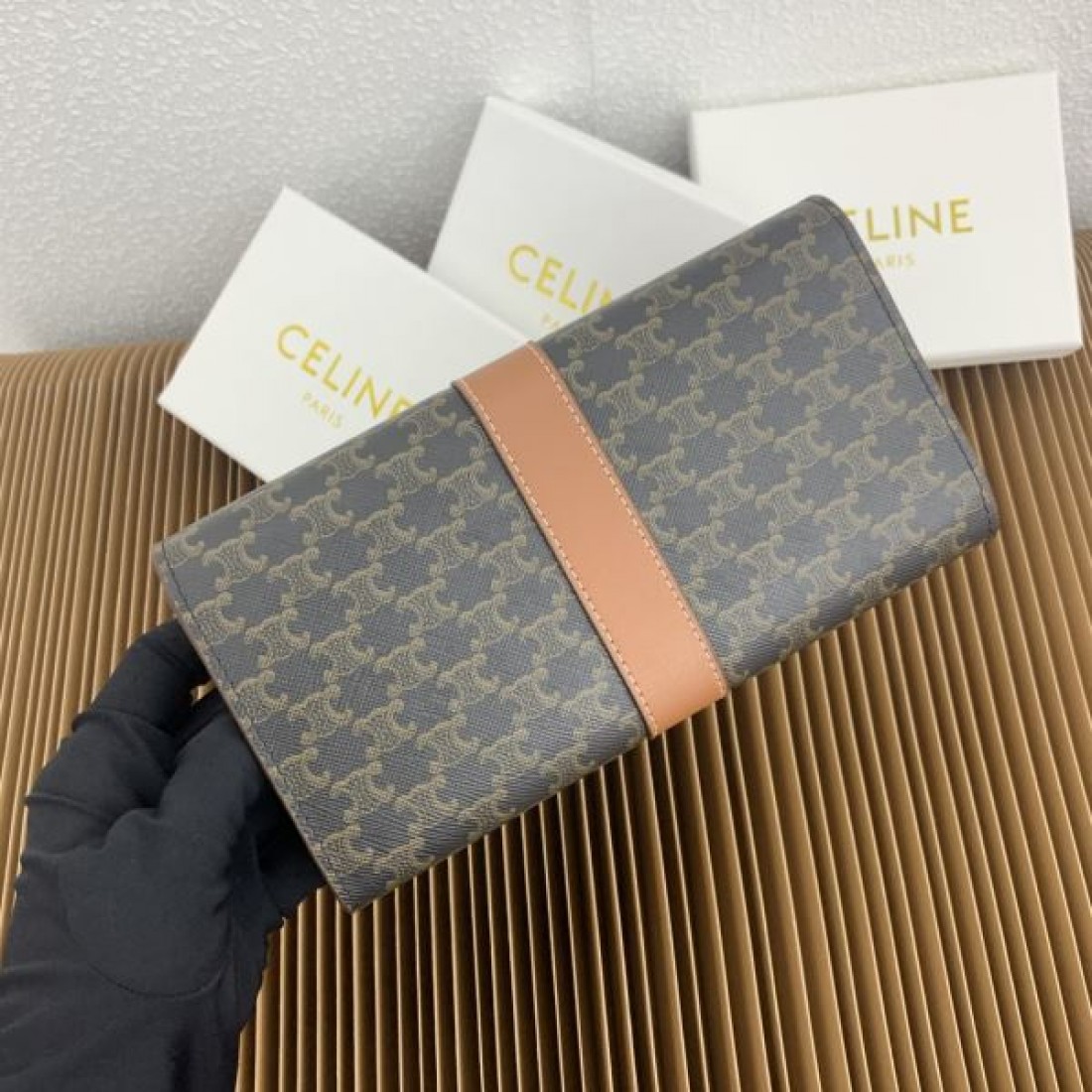 シンプル 上品 CELINE セリーヌ スーパーコピー 長財布 高級感 洗練