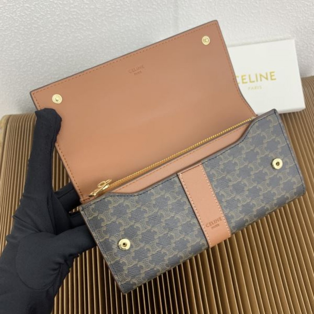 シンプル 上品 CELINE セリーヌ スーパーコピー 長財布 高級感 洗練