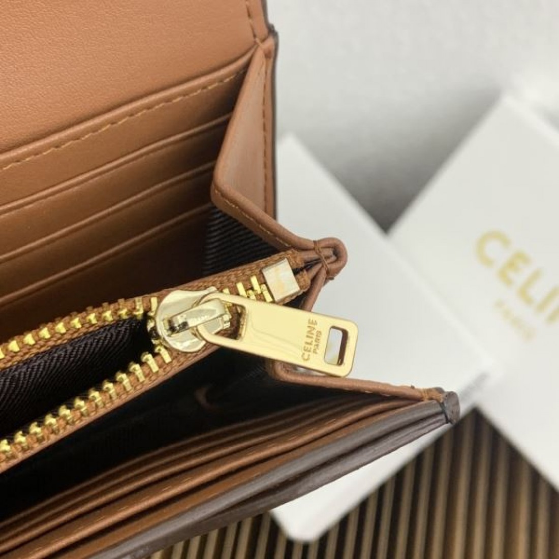 シンプル 上品 CELINE セリーヌ スーパーコピー 長財布 高級感 洗練