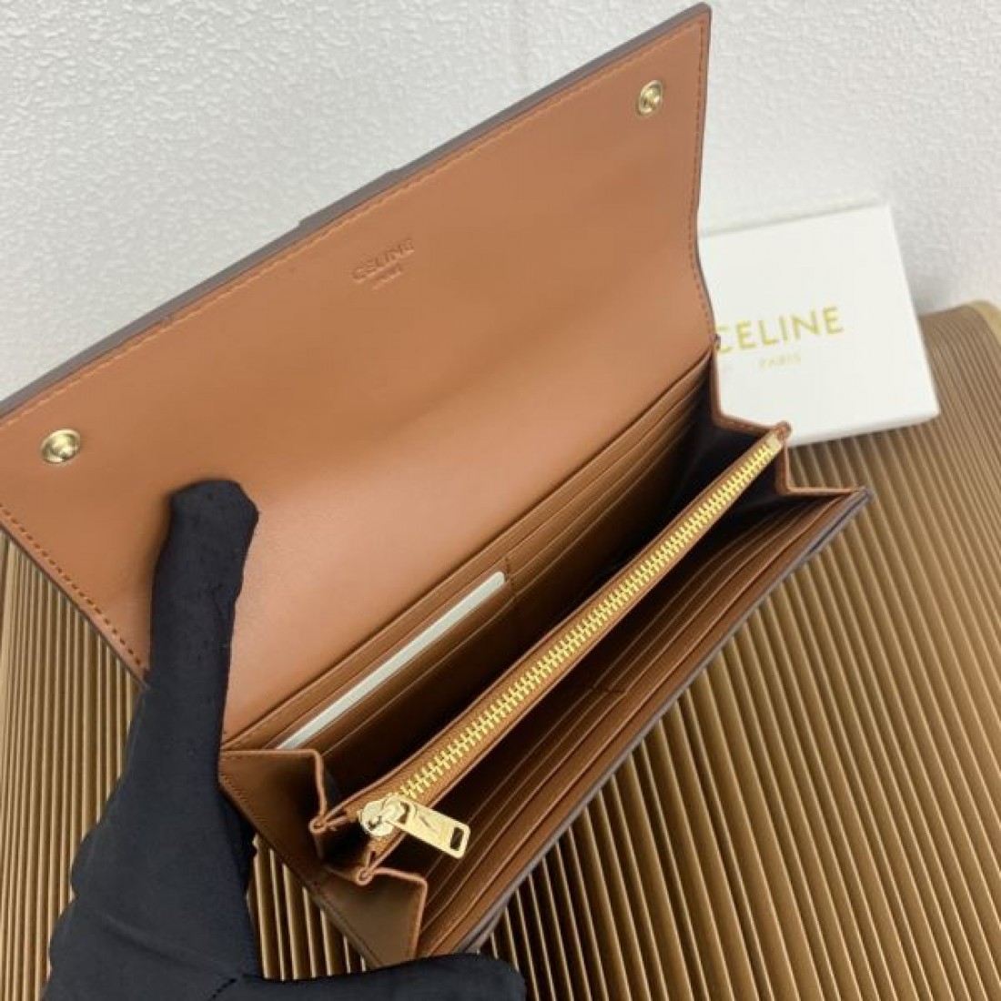 シンプル 上品 CELINE セリーヌ スーパーコピー 長財布 高級感 洗練
