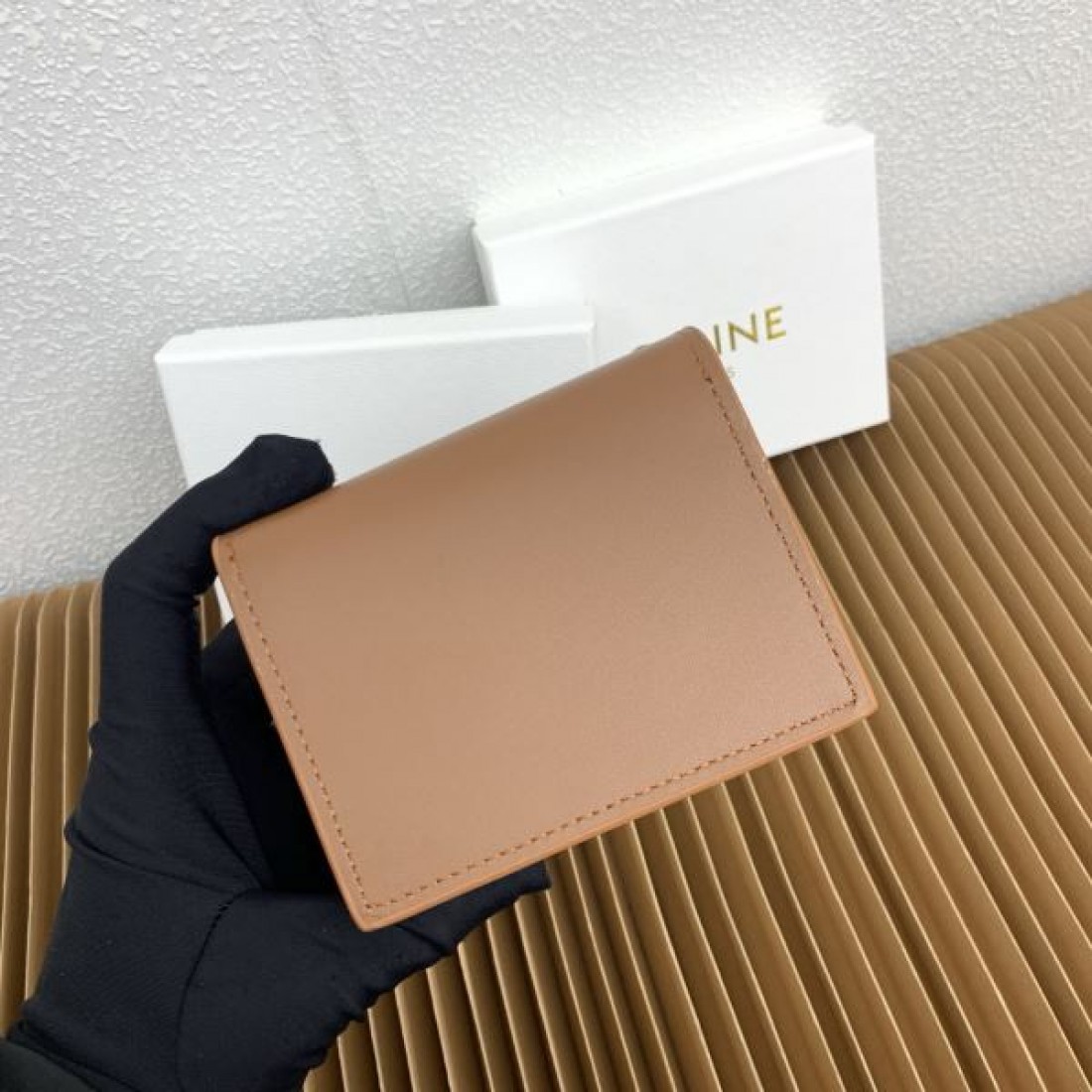 コンパクト 上品 CELINE セリーヌ スーパーコピー 二つ折り財布 高級感 使いやすい