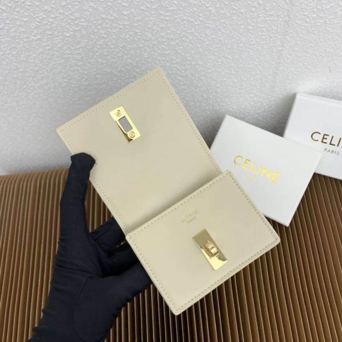  落ち着いた 高級感 CELINE セリーヌ スーパーコピー 財布 シンプル 上質