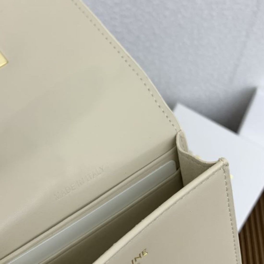  落ち着いた 高級感 CELINE セリーヌ スーパーコピー 財布 シンプル 上質