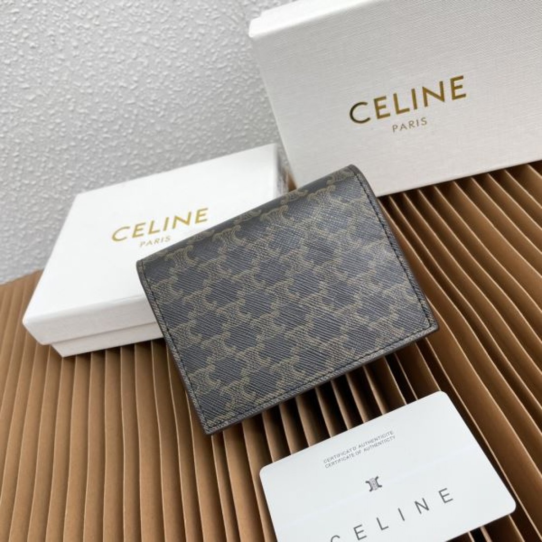  ミニマル 上品 CELINE セリーヌ スーパーコピー 財布 洗練 大人向け