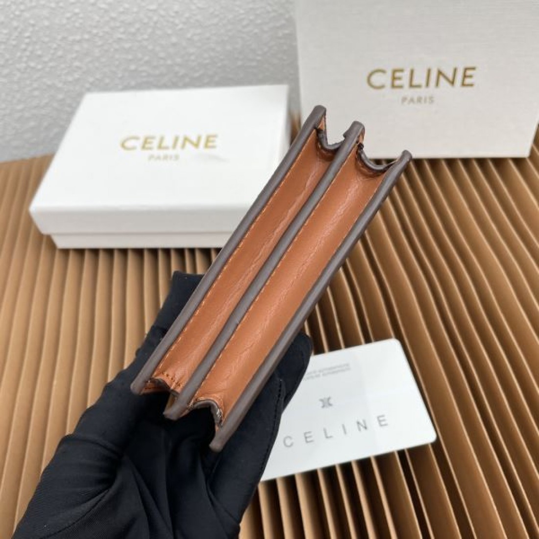 ミニマル 上品 CELINE セリーヌ スーパーコピー 財布 洗練 大人向け