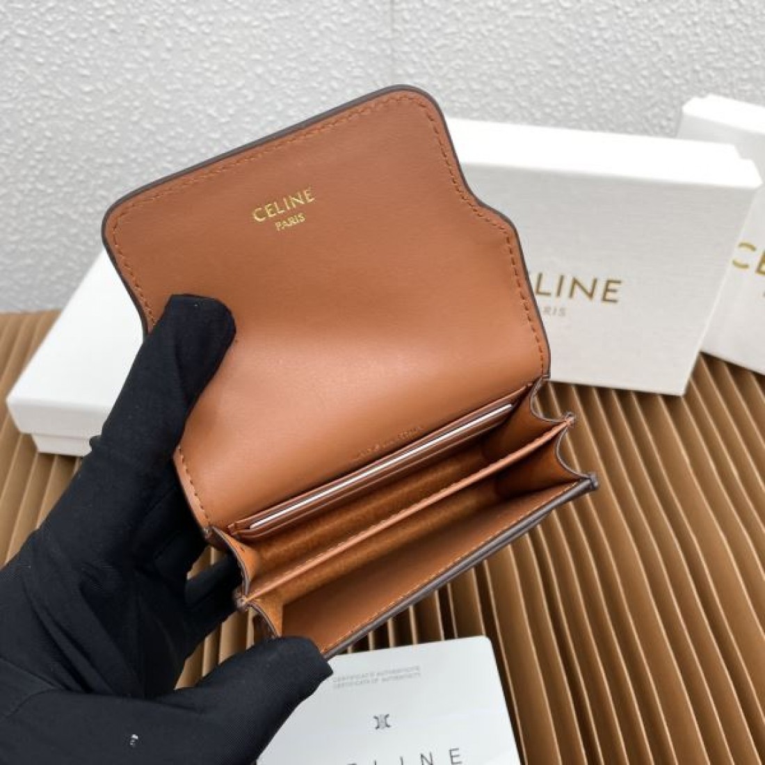  ミニマル 上品 CELINE セリーヌ スーパーコピー 財布 洗練 大人向け