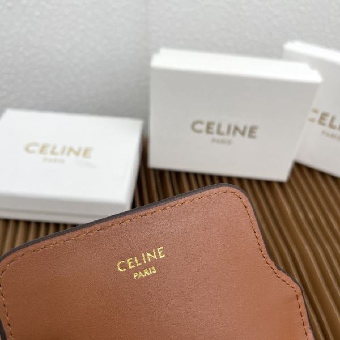  ミニマル 上品 CELINE セリーヌ スーパーコピー 財布 洗練 大人向け