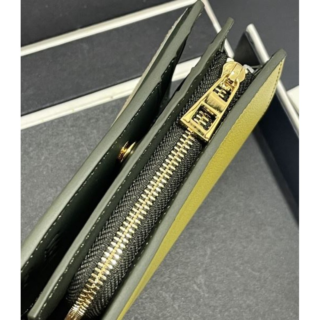 上質 洗練 LOEWE ロエベ スーパーコピー 財布 大人向け エレガント