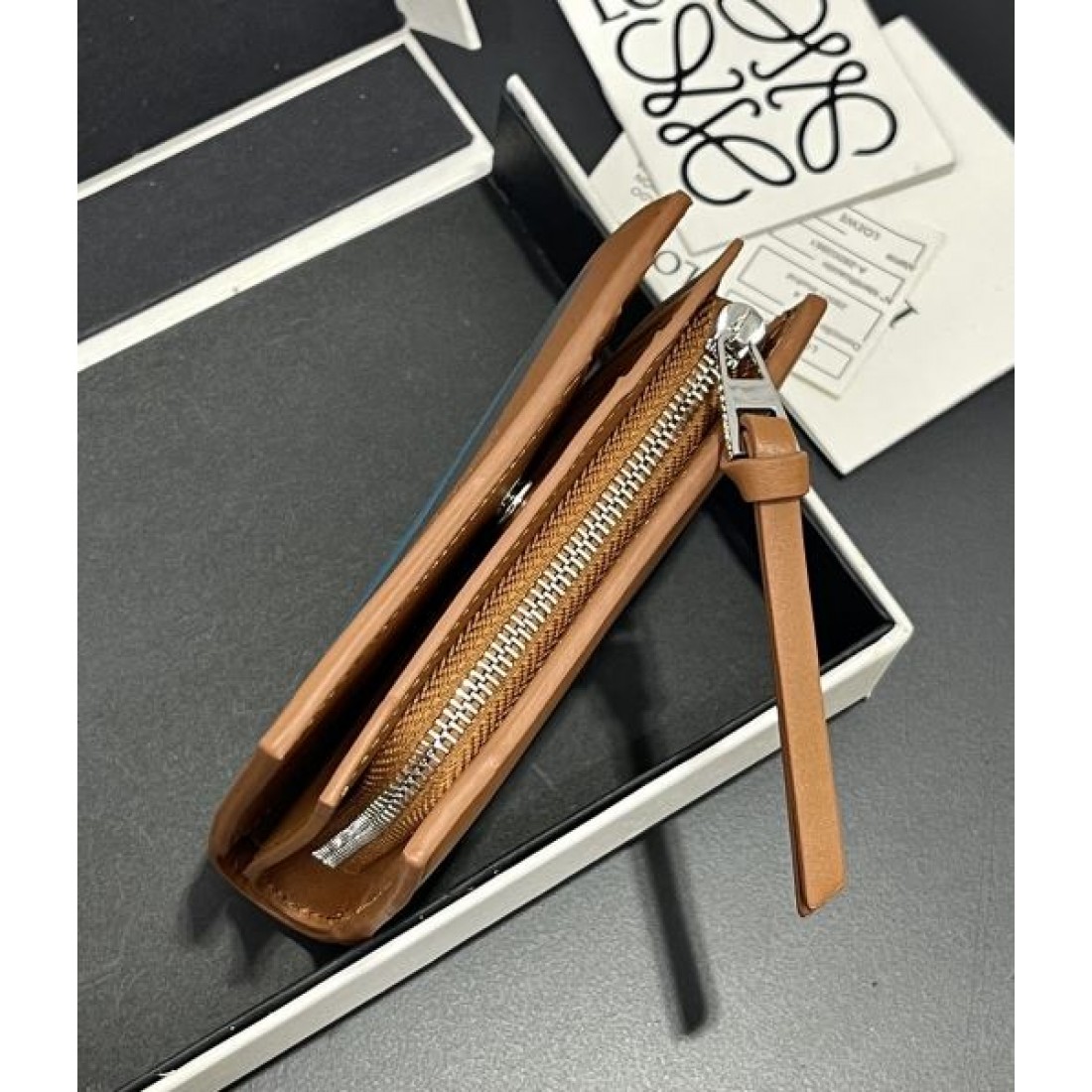 上質 ナチュラル LOEWE ロエベ コピー 財布 洗練 大人向け