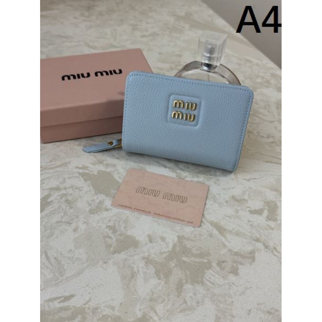 スタイリッシュ 可憐 MIU MIU ミュウミュウ コピー 財布 おしゃれ 高級感