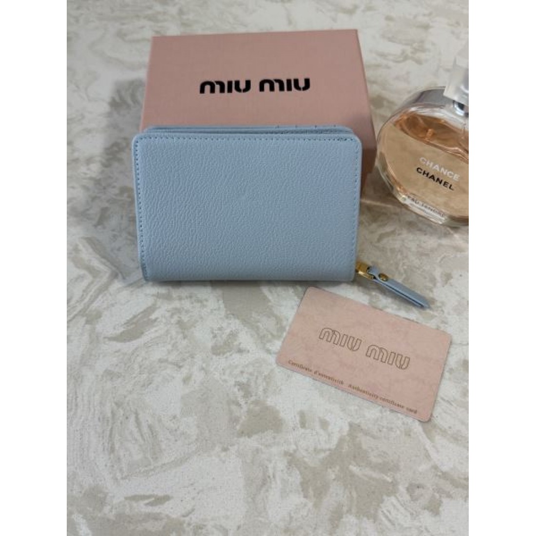 スタイリッシュ 可憐 MIU MIU ミュウミュウ コピー 財布 おしゃれ 高級感