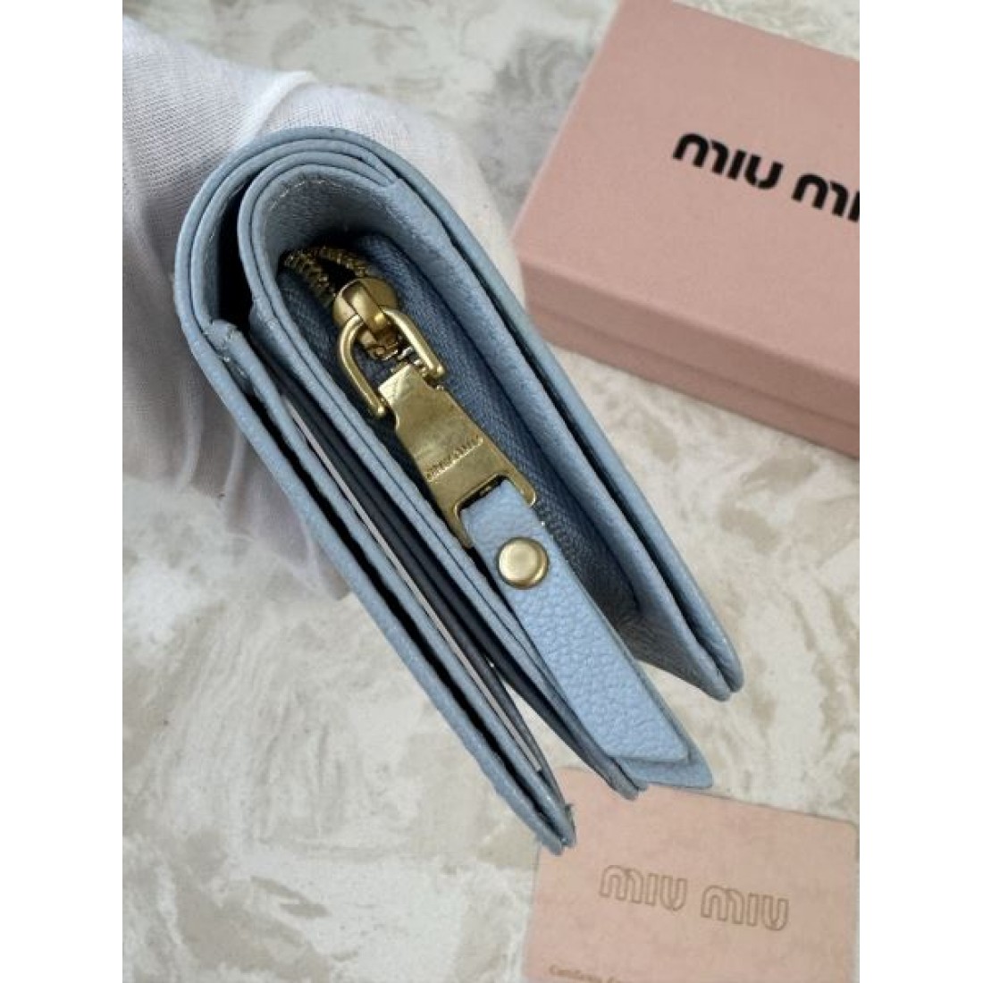 スタイリッシュ 可憐 MIU MIU ミュウミュウ コピー 財布 おしゃれ 高級感