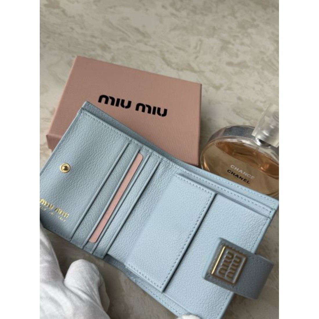 フェミニン エレガント MIU MIU ミュウミュウ コピー 財布 上品 洗練