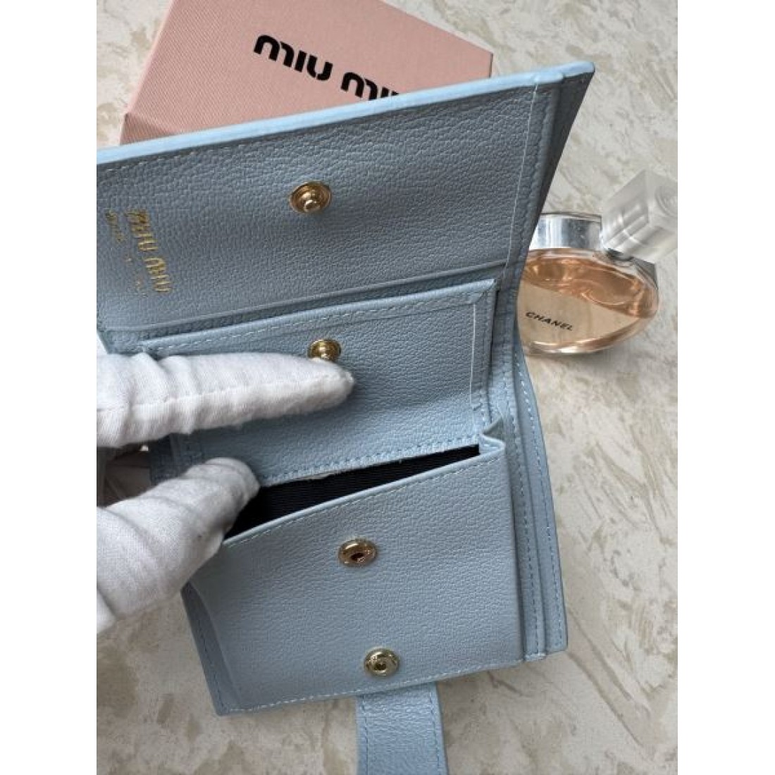 フェミニン エレガント MIU MIU ミュウミュウ コピー 財布 上品 洗練
