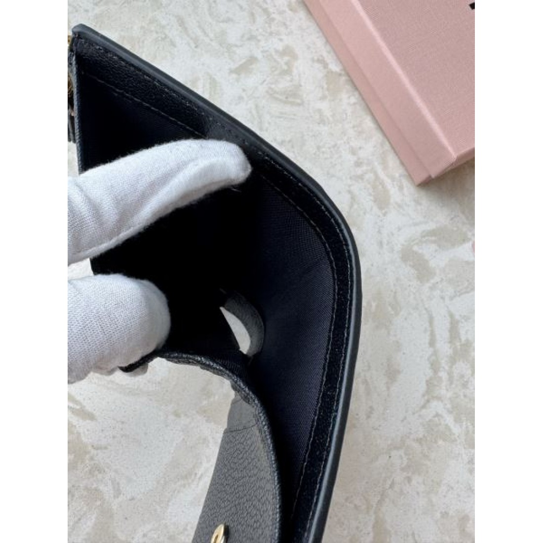 可愛い 上質 MIU MIU ミュウミュウ コピー 財布 フェミニン おしゃれ