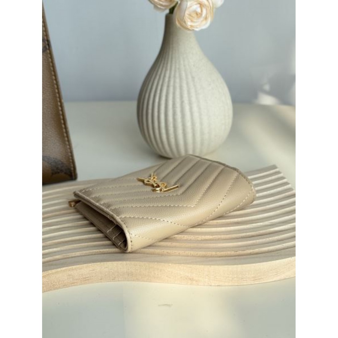 ラグジュアリー 上品 YSL イヴサンローラン コピー 財布 洗練 高級感