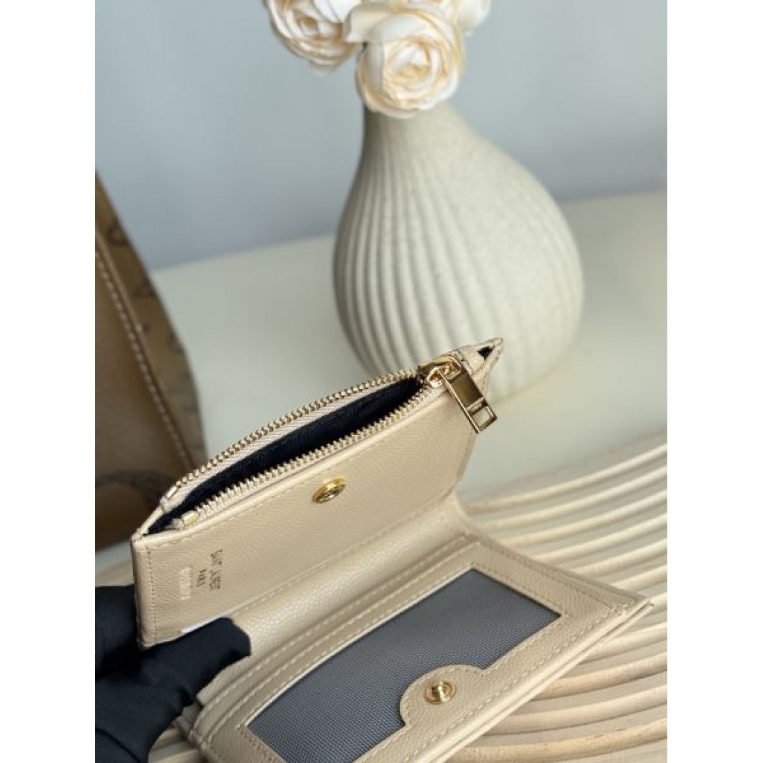 ラグジュアリー 上品 YSL イヴサンローラン コピー 財布 洗練 高級感