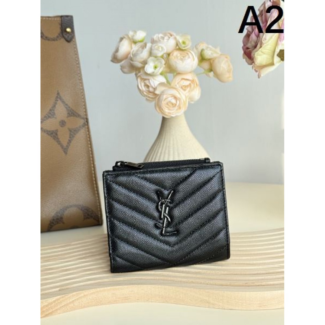  スタイリッシュ モダン YSL イヴサンローラン コピー 財布 上質 クラシック