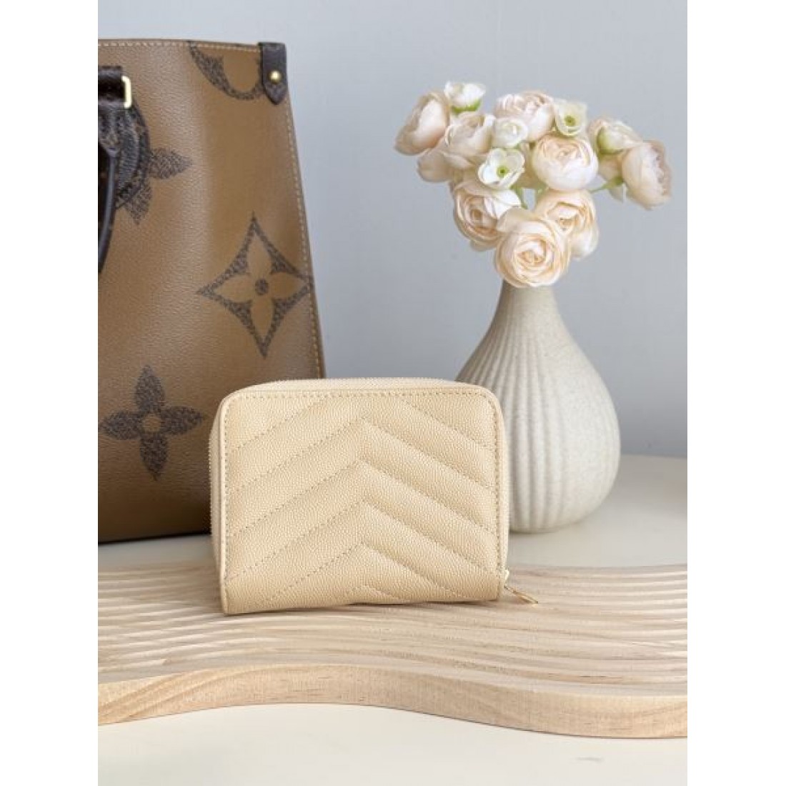 エレガント 高級 YSL イヴサンローラン 財布 大人っぽい 洗練