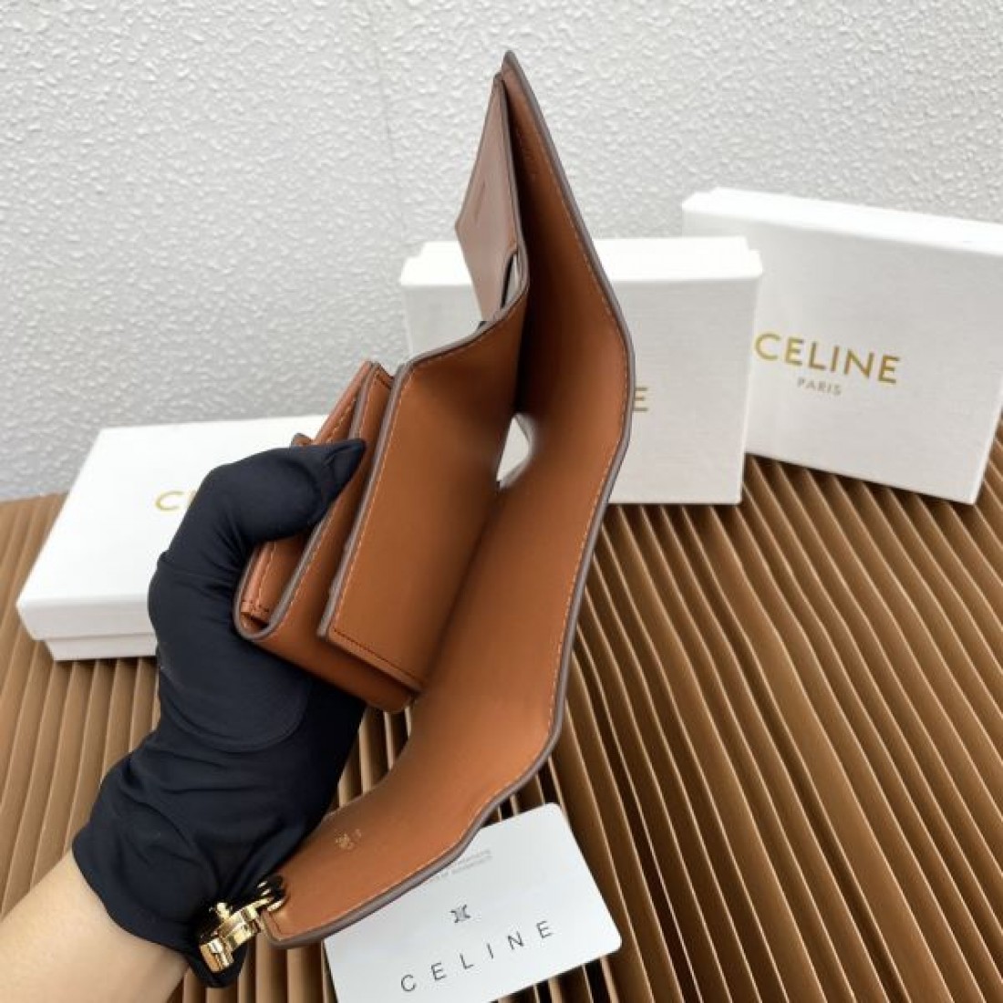 落ち着いた 上質 CELINE セリーヌ コピー 財布 エレガント 定番