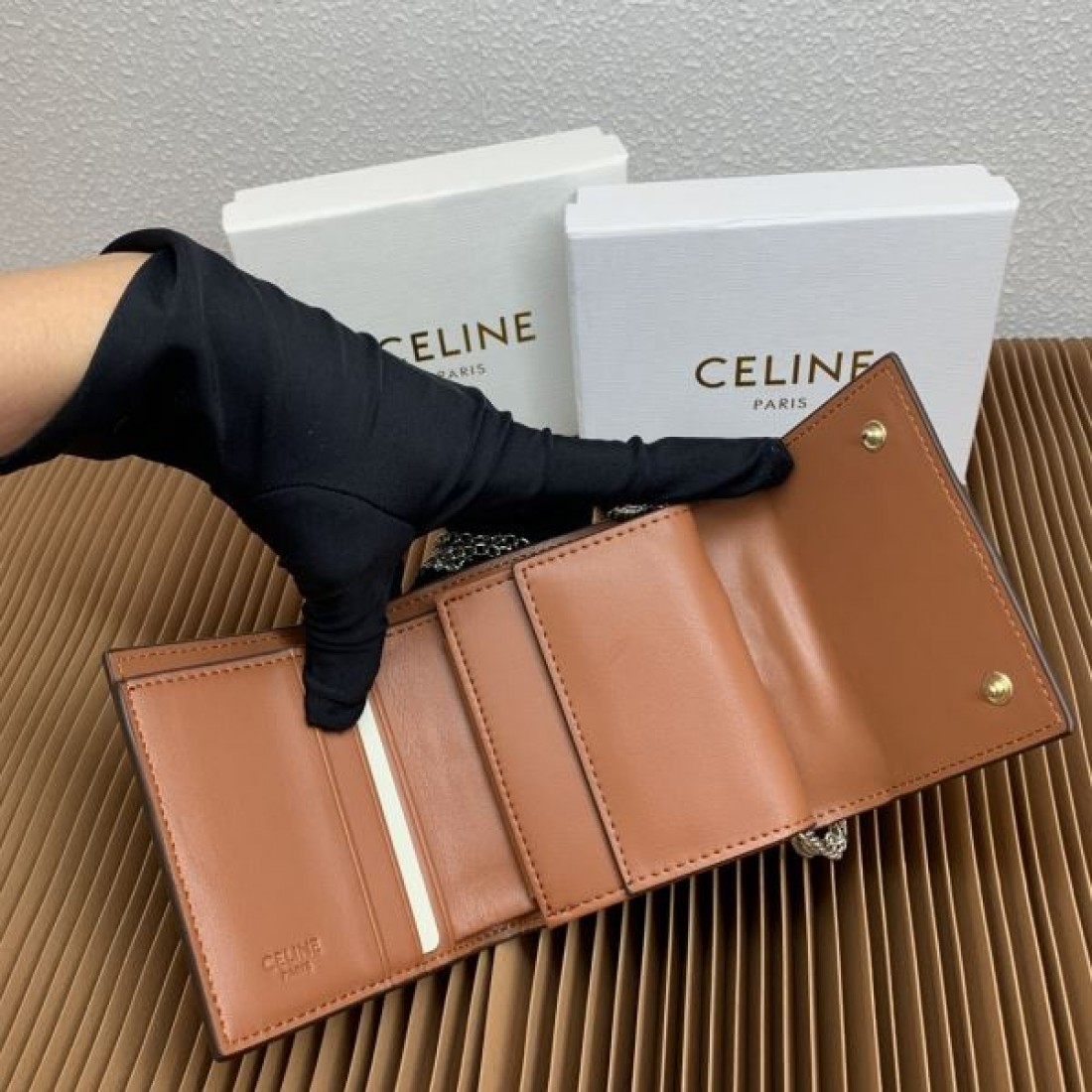 スタイリッシュ 洗練 CELINE セリーヌ コピー 財布 大人 クラシック