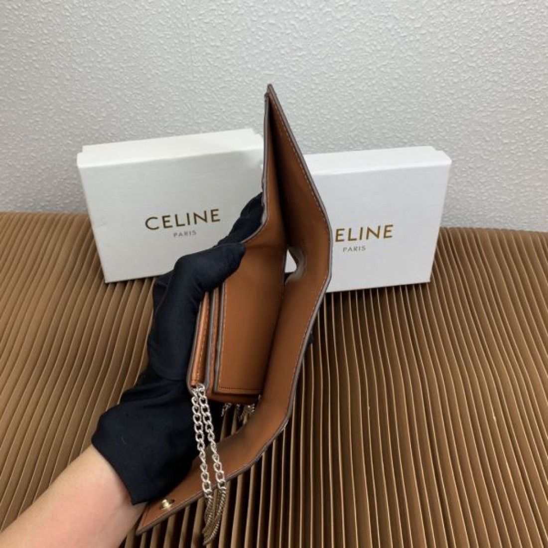 スタイリッシュ 洗練 CELINE セリーヌ コピー 財布 大人 クラシック