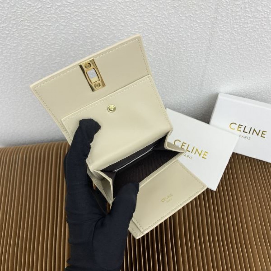 ミニマル 洗練 CELINE セリーヌ コピー 財布 上質 大人