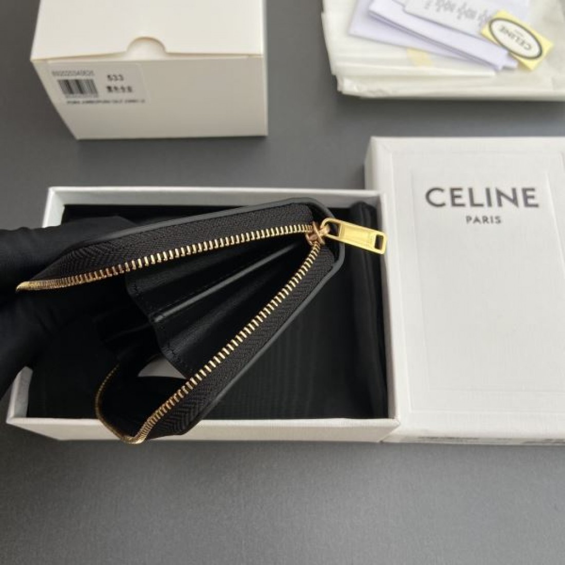 落ち着いた 端正 CELINE セリーヌ コピー カードケース 洗練 すっきり
