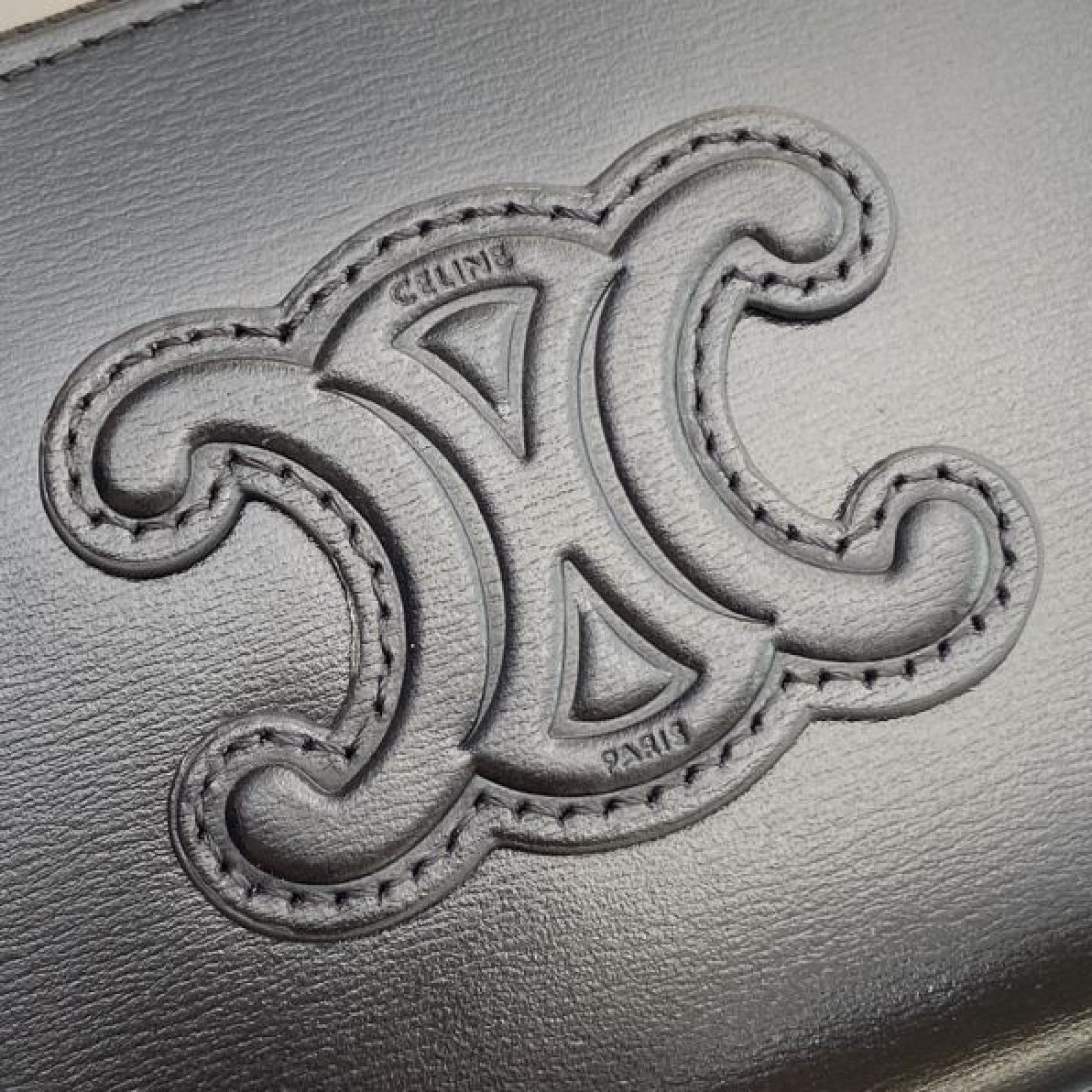 落ち着いた 端正 CELINE セリーヌ コピー カードケース 洗練 すっきり