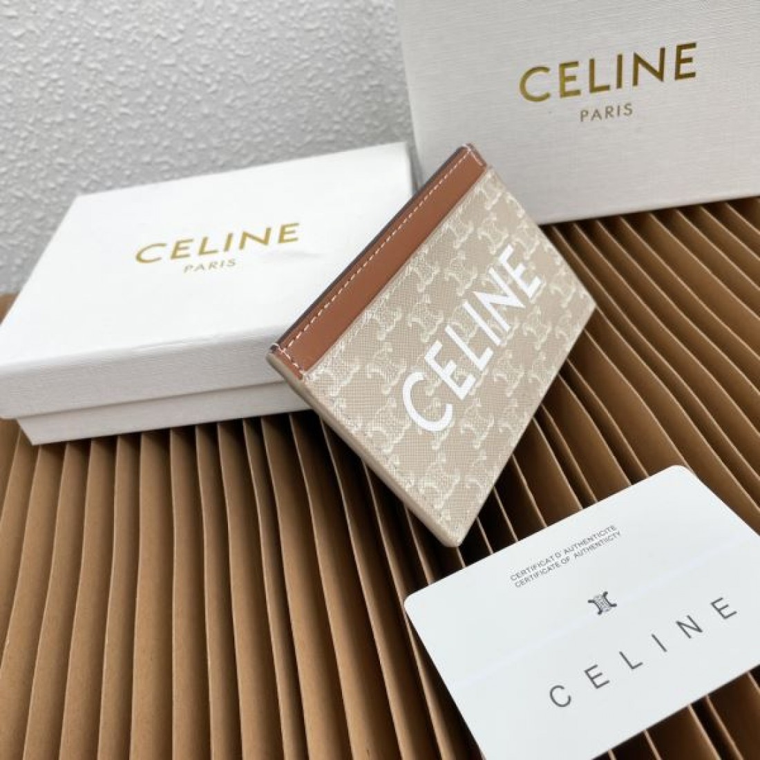 スタイリッシュ 上質感 CELINE セリーヌ コピー カードケース シンプル 上品
