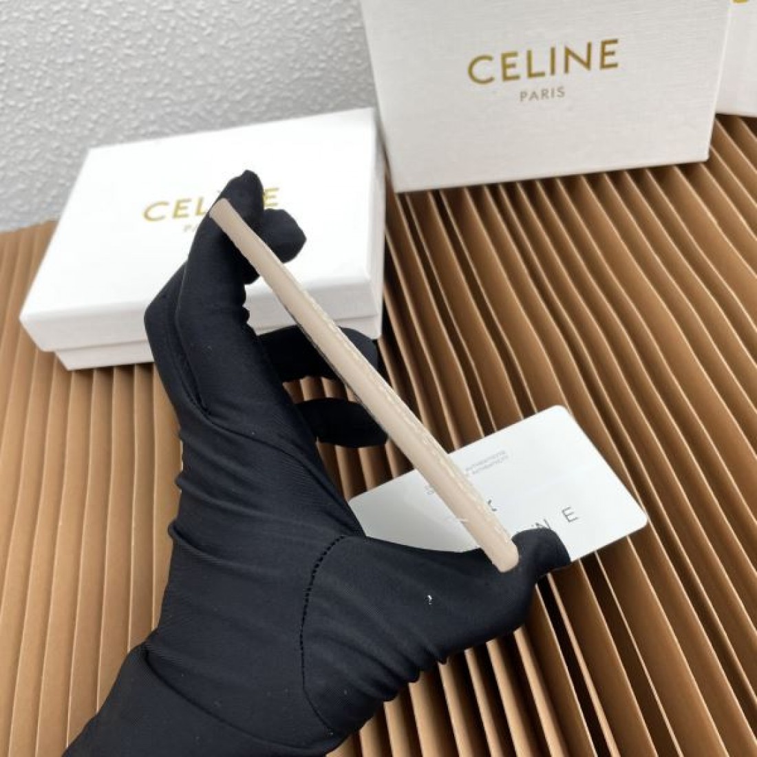 スタイリッシュ 上質感 CELINE セリーヌ コピー カードケース シンプル 上品