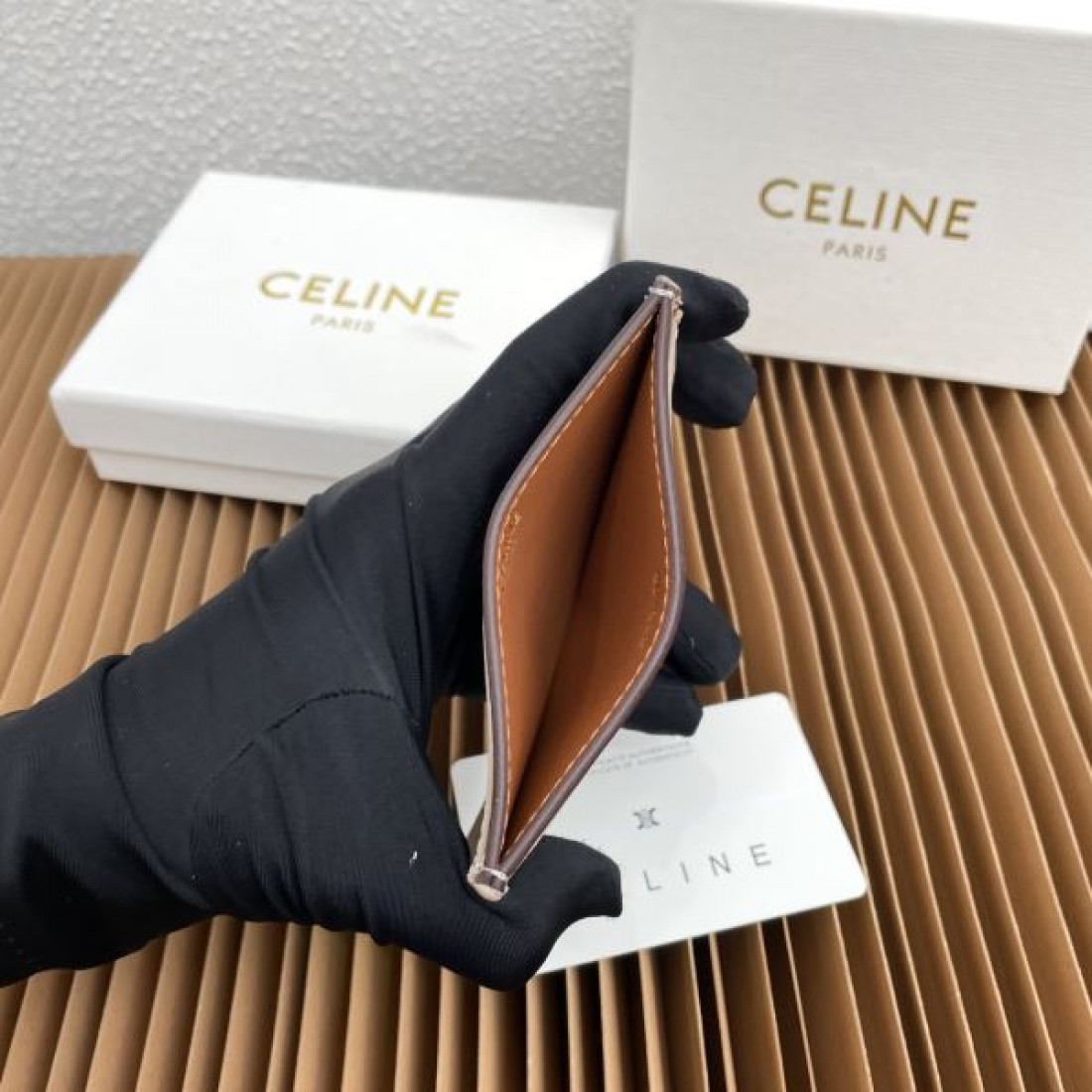 スタイリッシュ 上質感 CELINE セリーヌ コピー カードケース シンプル 上品
