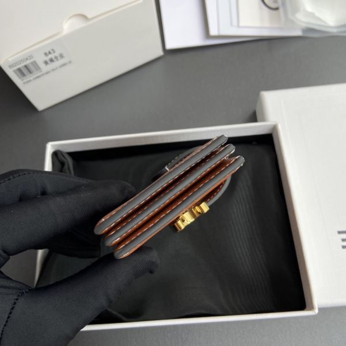 ラグジュアリー 上質 CELINE セリーヌ コピー カードケース モダン 端正