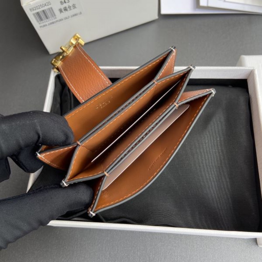 ラグジュアリー 上質 CELINE セリーヌ コピー カードケース モダン 端正