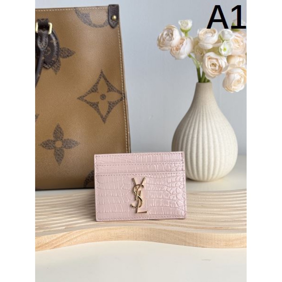 上品 エレガント YSL イヴ サンローラン コピー カードケース 高級感 洗練