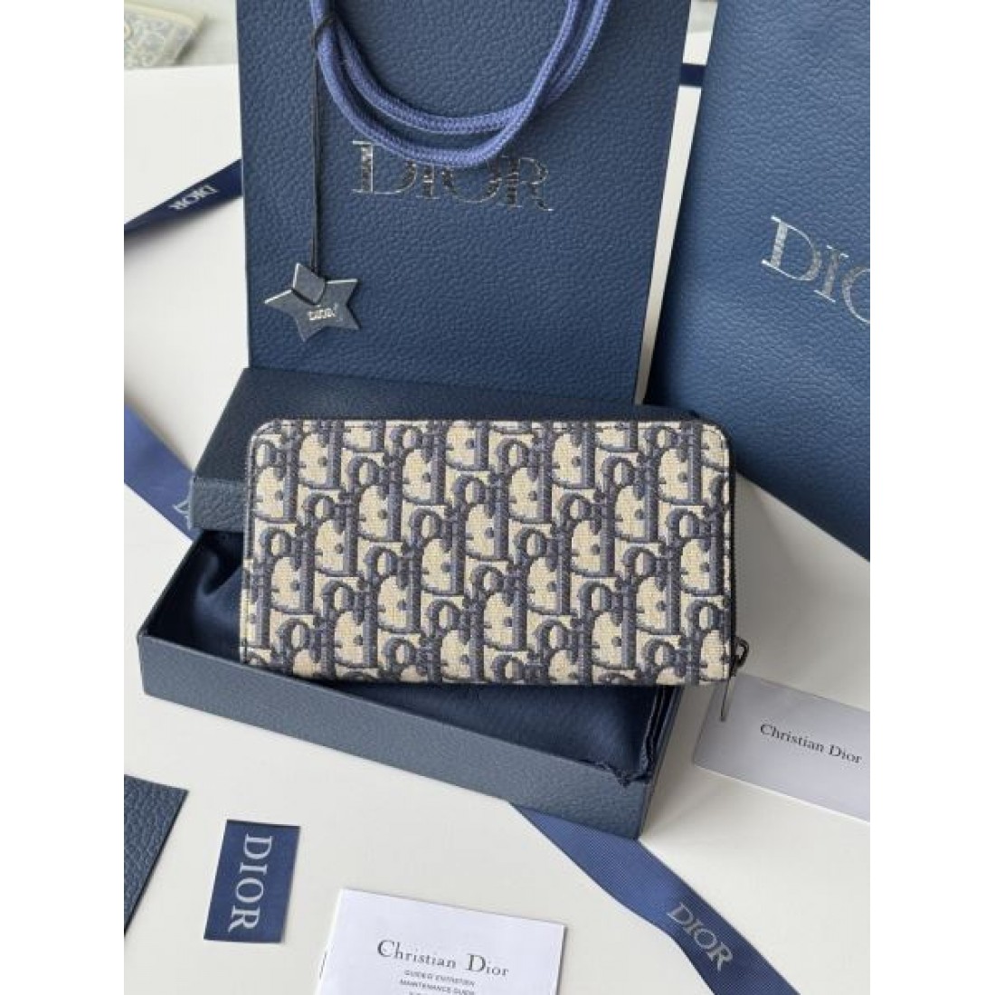 オブリークラウンドファスナー長財布 ジャカードデザイン DIOR ディオール コピー 長財布 収納力充実 エレガントウォレット 人気モデル