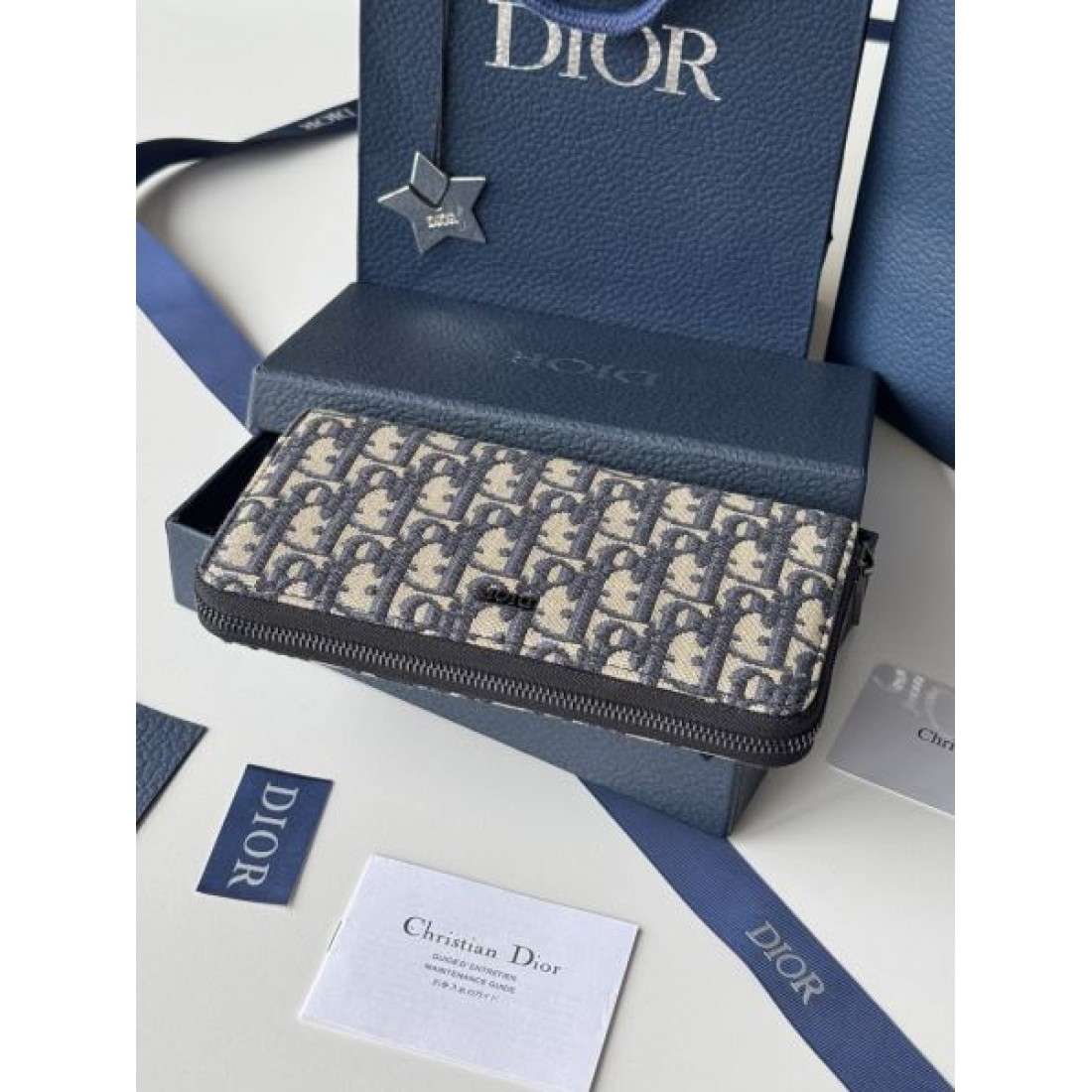 オブリークラウンドファスナー長財布 ジャカードデザイン DIOR ディオール コピー 長財布 収納力充実 エレガントウォレット 人気モデル