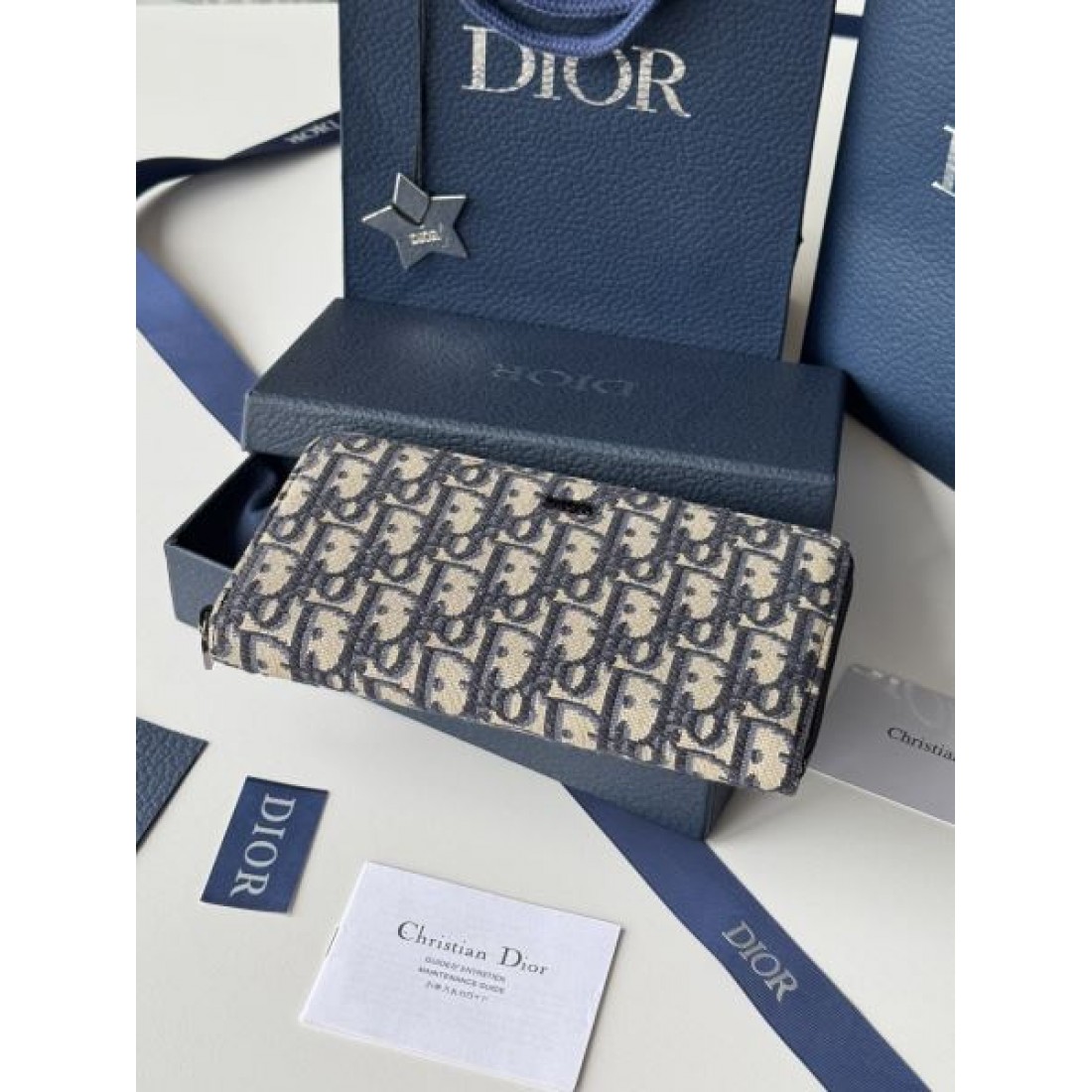 オブリークラウンドファスナー長財布 ジャカードデザイン DIOR ディオール コピー 長財布 収納力充実 エレガントウォレット 人気モデル